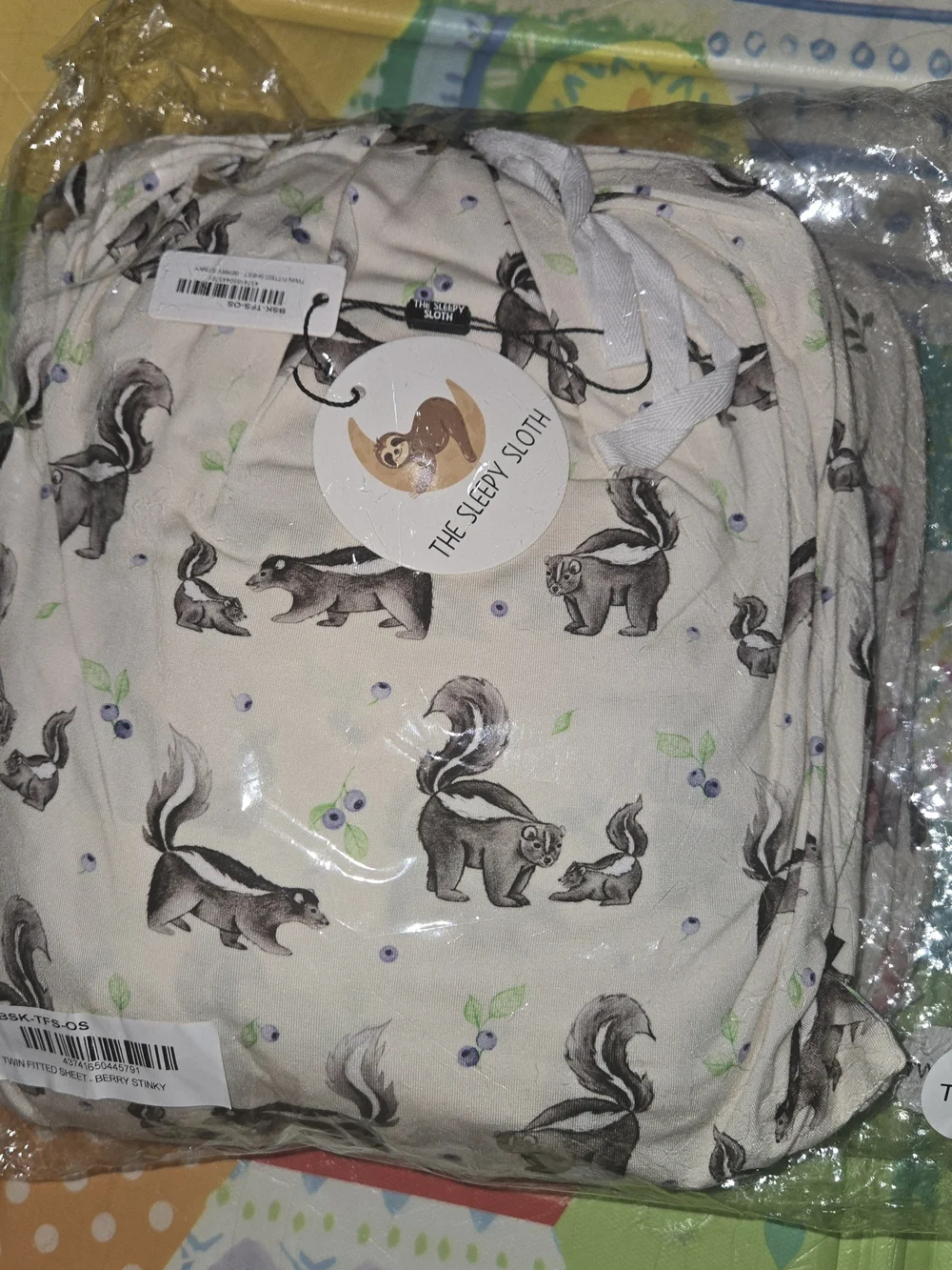 The Sleepy Sloth Berry Stinky Skunk Print Twin Fitted Sheet